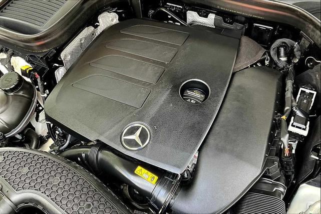 Photo of 2022 MANUFAKTUR Diamond White Metallic Mercedes-Benz GLC 300