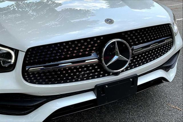 Photo of 2022 MANUFAKTUR Diamond White Metallic Mercedes-Benz GLC 300