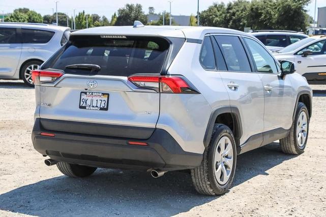 Photo of 2022 Silver Toyota RAV4