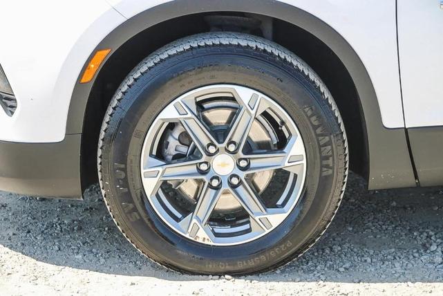 Photo of 2023 White Chevrolet Blazer