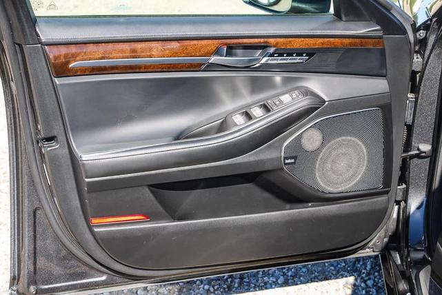 Photo of 2019 Gray Genesis G90