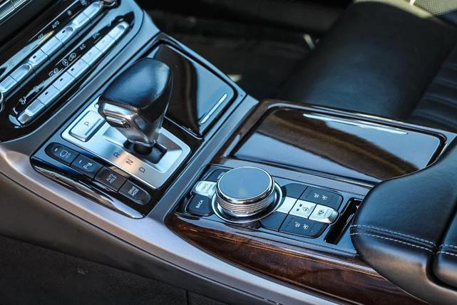 Photo of 2019 Gray Genesis G90