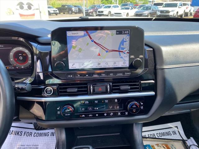 Photo of 2022 White Nissan Pathfinder