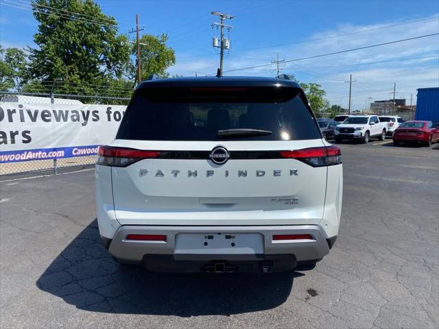 Photo of 2022 White Nissan Pathfinder