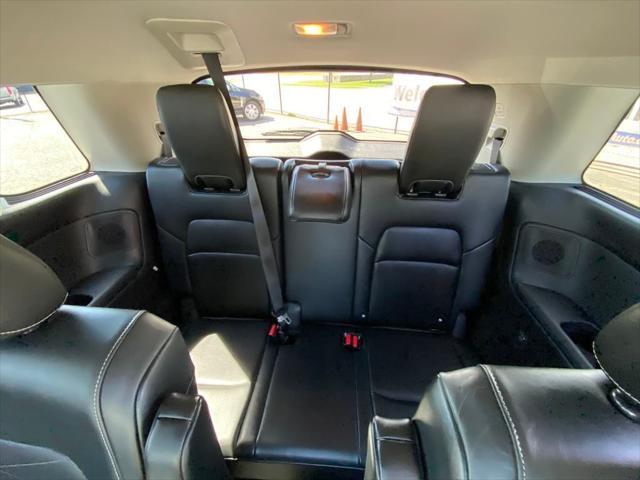 Photo of 2022 White Nissan Pathfinder