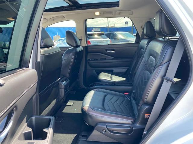 Photo of 2022 White Nissan Pathfinder