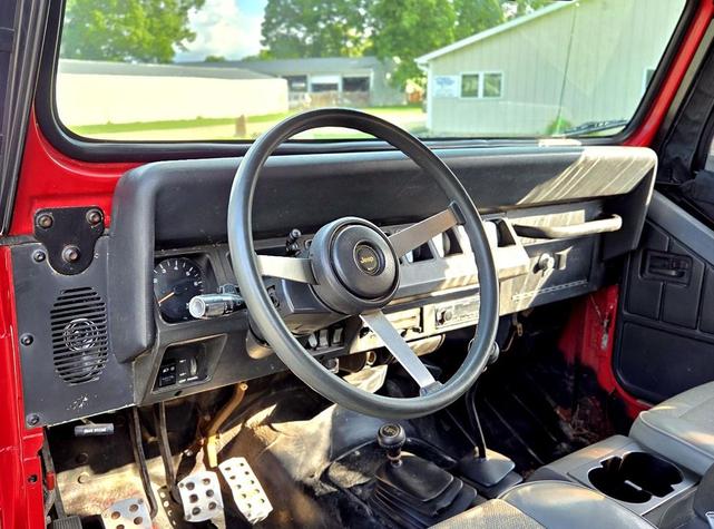 Photo of 1995 Red Jeep Wrangler