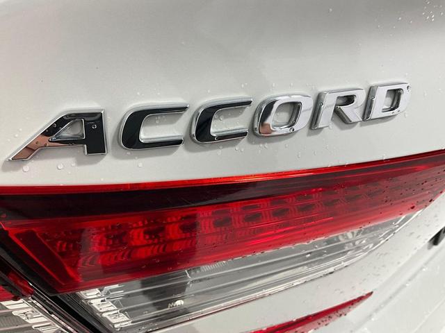 Photo of 2018 Platinum White Pearl Honda Accord