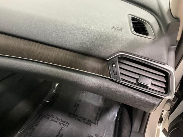 Photo of 2018 Platinum White Pearl Honda Accord