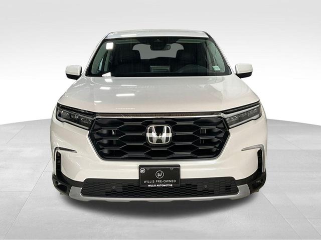 Photo of 2025 Platinum White Pearl Honda Pilot