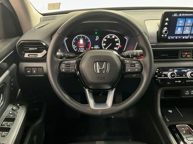 Photo of 2025 Platinum White Pearl Honda Pilot