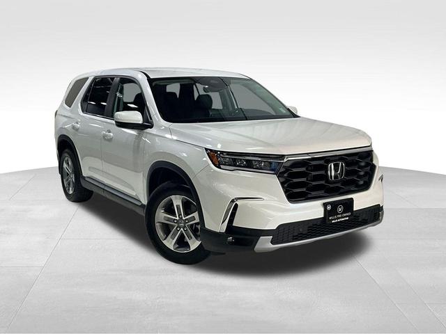 Photo of 2025 Platinum White Pearl Honda Pilot