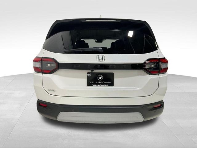 Photo of 2025 Platinum White Pearl Honda Pilot