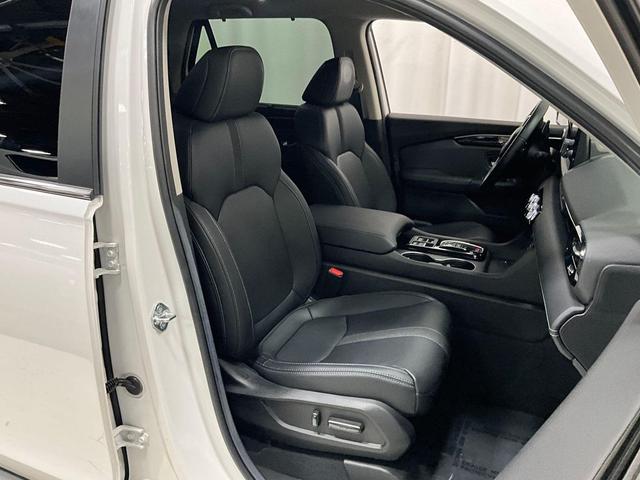 Photo of 2025 Platinum White Pearl Honda Pilot
