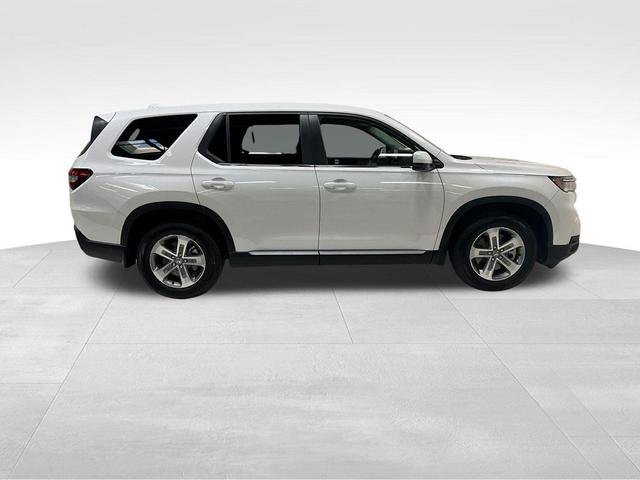 Photo of 2025 Platinum White Pearl Honda Pilot