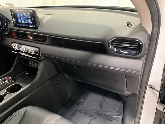 Photo of 2025 Platinum White Pearl Honda Pilot