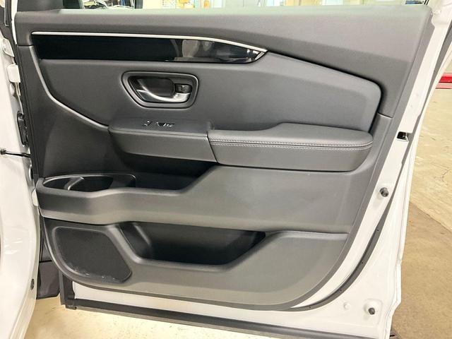 Photo of 2025 Platinum White Pearl Honda Pilot