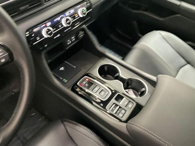 Photo of 2025 Platinum White Pearl Honda Pilot