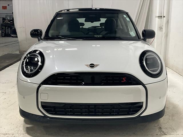 Photo of 2025 White Metallic MINI Hardtop