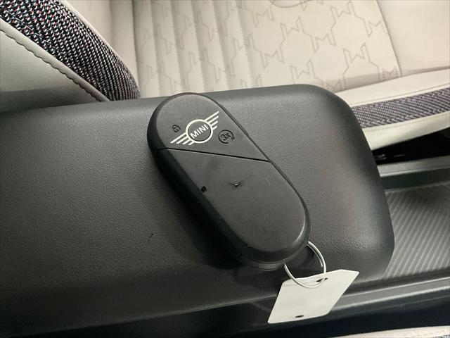 Photo of 2025 White Metallic MINI Hardtop