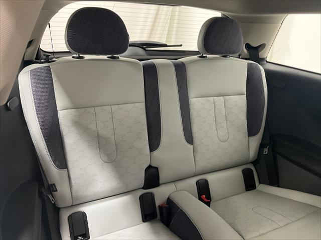 Photo of 2025 White Metallic MINI Hardtop
