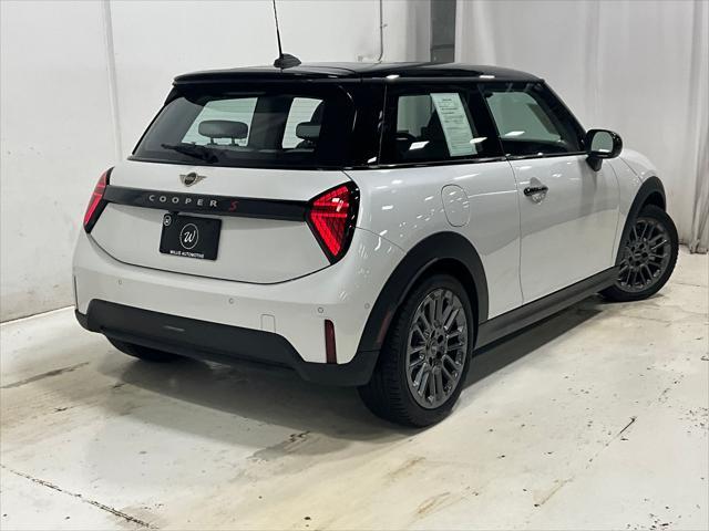 Photo of 2025 White Metallic MINI Hardtop