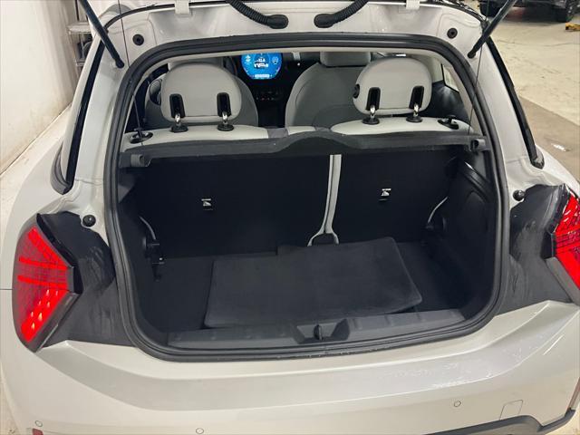 Photo of 2025 White Metallic MINI Hardtop