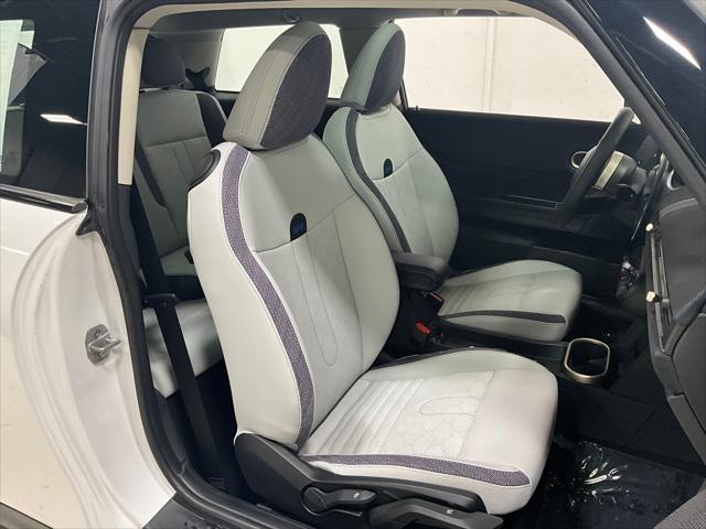 Photo of 2025 White Metallic MINI Hardtop