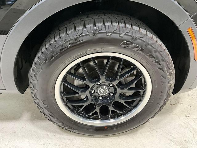 Photo of 2022 Ebony Black Kia Sorento