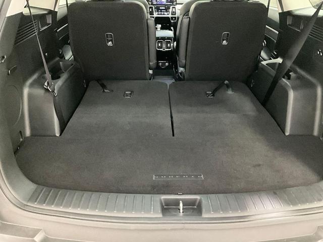 Photo of 2022 Ebony Black Kia Sorento