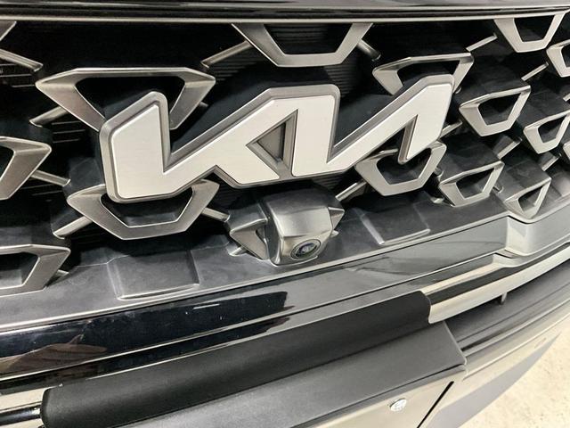 Photo of 2022 Ebony Black Kia Sorento