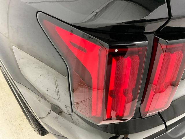 Photo of 2022 Ebony Black Kia Sorento