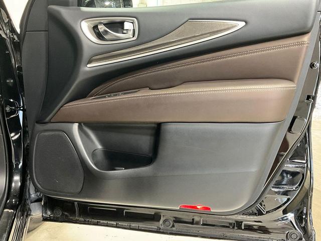 Photo of 2017 Black Obsidian INFINITI QX60