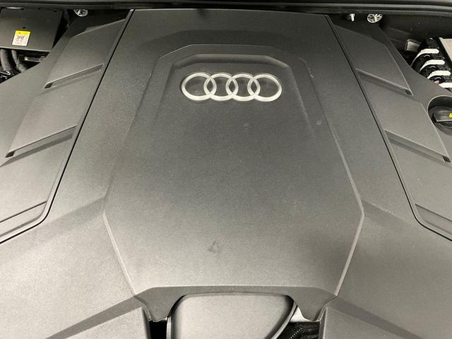 Photo of 2022 Mythos Black Metallic Audi Q7