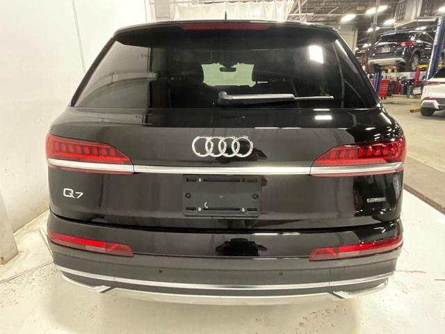 Photo of 2022 Mythos Black Metallic Audi Q7