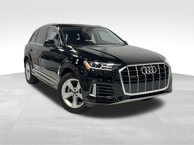 Photo of 2022 Mythos Black Metallic Audi Q7
