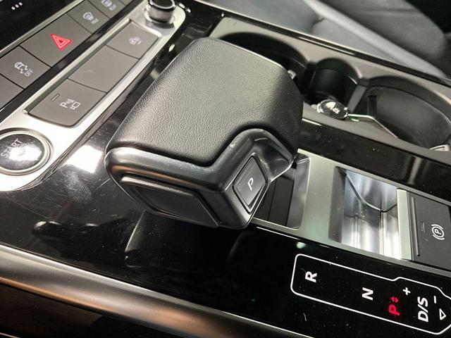 Photo of 2022 Mythos Black Metallic Audi Q7
