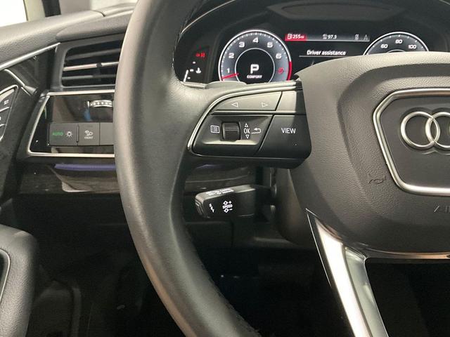 Photo of 2022 Mythos Black Metallic Audi Q7