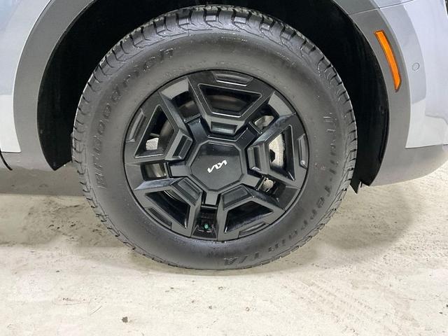 Photo of 2024 Everlasting Silver Kia Sorento