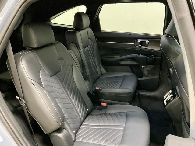 Photo of 2024 Everlasting Silver Kia Sorento
