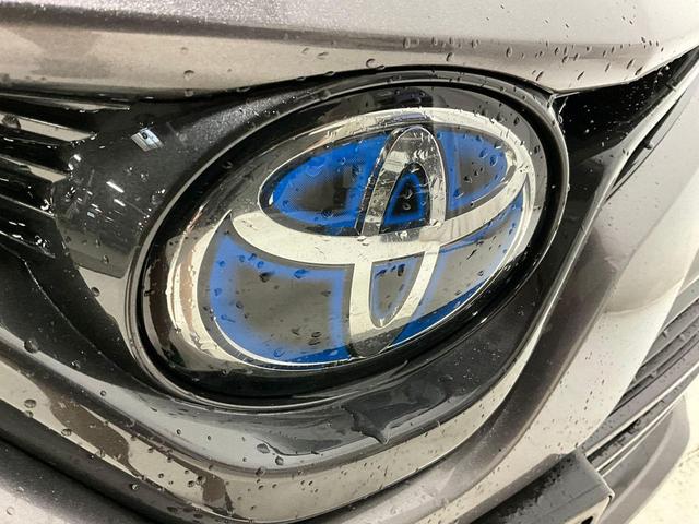 Photo of 2018 Predawn Gray Mica Toyota Camry Hybrid
