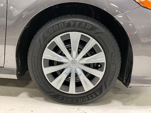 Photo of 2018 Predawn Gray Mica Toyota Camry Hybrid