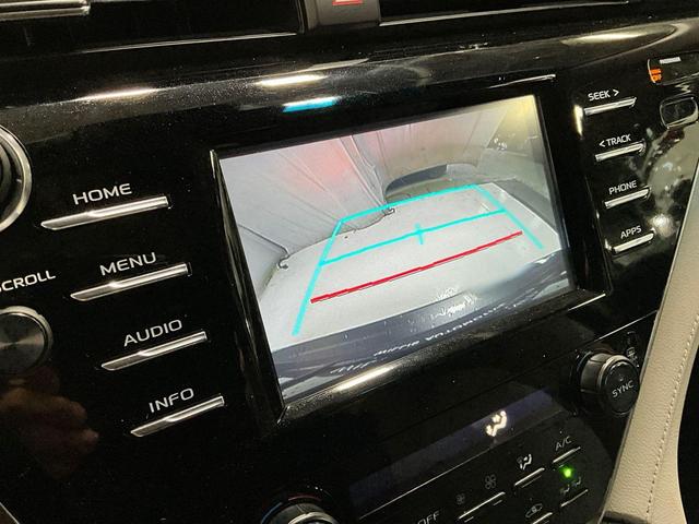 Photo of 2018 Predawn Gray Mica Toyota Camry Hybrid