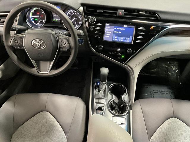 Photo of 2018 Predawn Gray Mica Toyota Camry Hybrid
