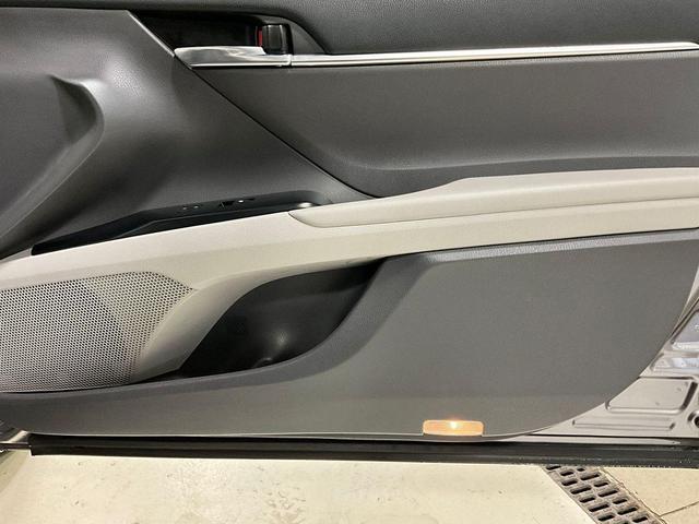 Photo of 2018 Predawn Gray Mica Toyota Camry Hybrid