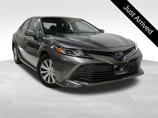 Photo of 2018 Predawn Gray Mica Toyota Camry Hybrid