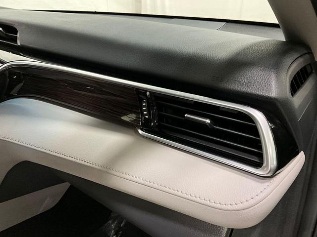 Photo of 2018 Predawn Gray Mica Toyota Camry Hybrid