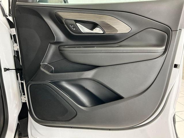 Photo of 2024 Summit White GMC Terrain