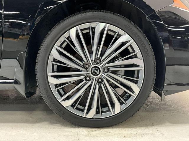 Photo of 2024 Super Black Clearcoat Nissan Altima