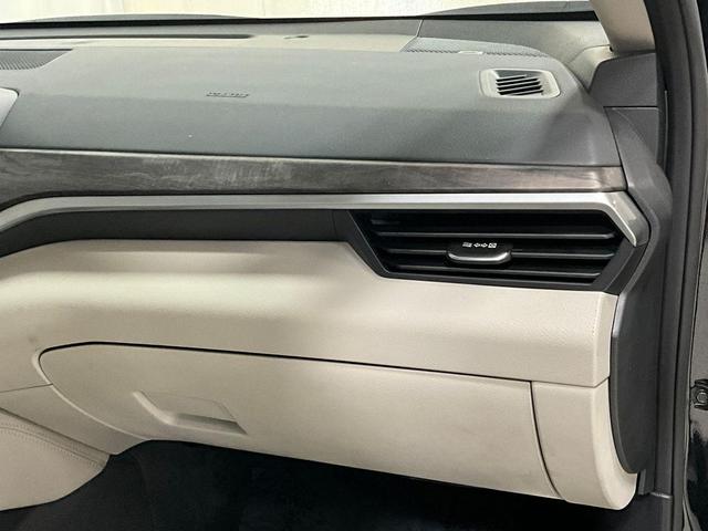 Photo of 2024 Super Black Clearcoat Nissan Altima